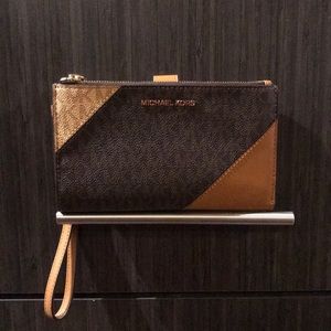 Michael Kors smartphone wristlet